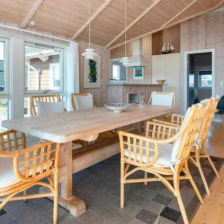 6 Person In Harbo Re Holiday home *